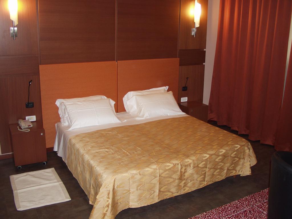 Hotel Mareschi Palace Novare Extérieur photo