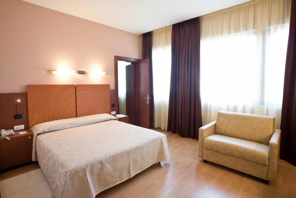 Hotel Mareschi Palace Novare Chambre photo